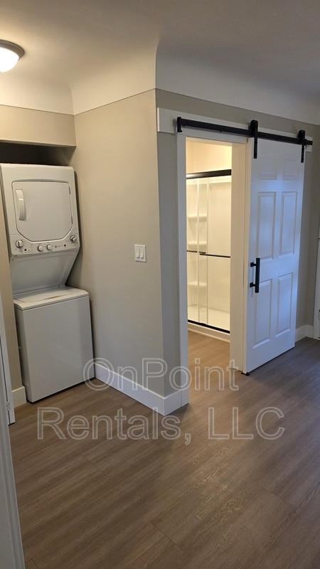 Building Photo - 5915 N Wayne Rd