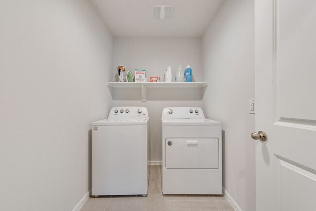 Building Photo - Amazing 4 Bed, 2 Bath Rental Ready for New...
