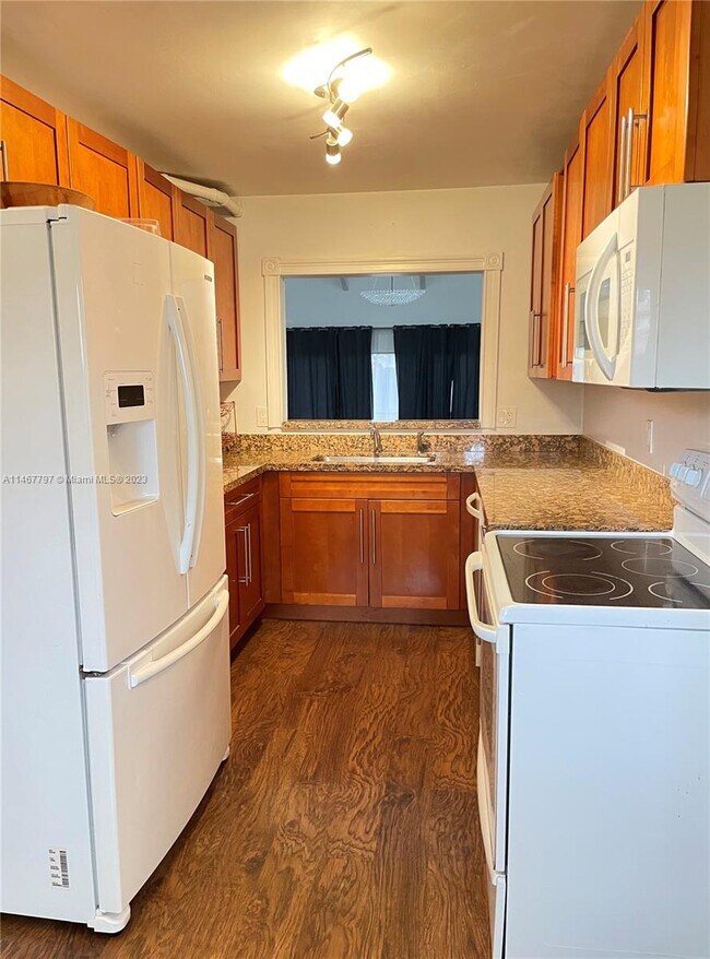 Building Photo - 8055 SW 21st Ct