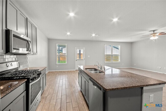 Building Photo - 271 Kinsley Wy