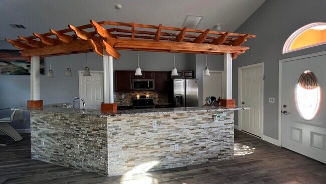 Building Photo - 4516 NW Alsace Ave