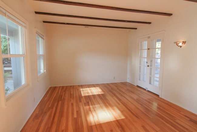 Building Photo - West4th344