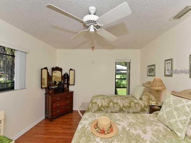 Building Photo - 4841 Palm Aire Dr