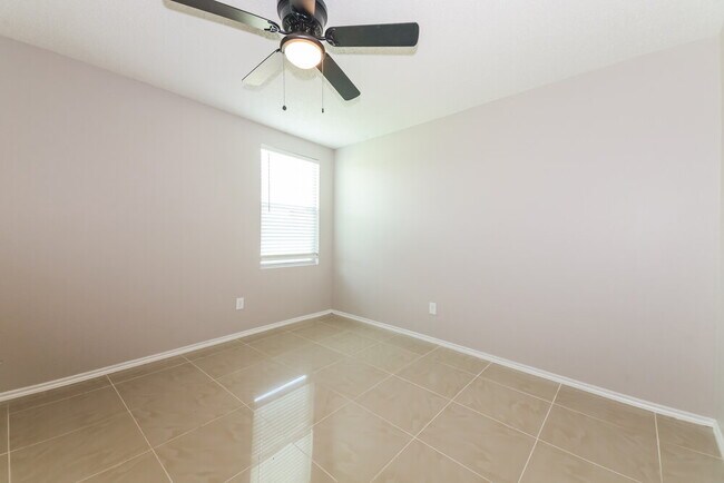 Building Photo - 1421 Nimitz Way