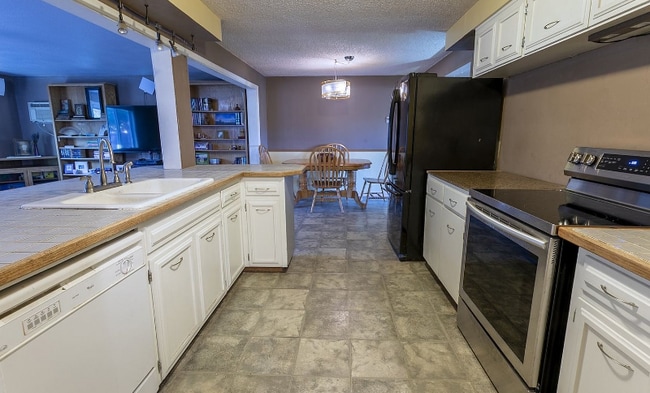 Building Photo - 2458 Corral Ct