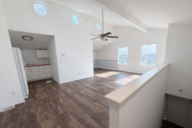 Building Photo - 212 Lessin Ln