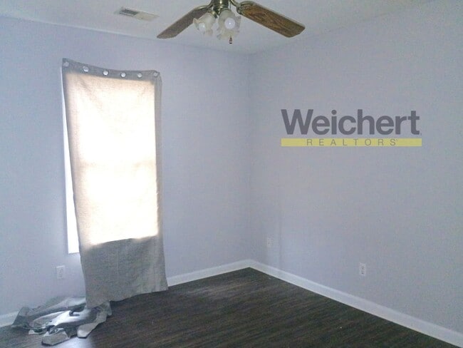 Building Photo - Spacious 3BR/2BA with Carport & Large Yard