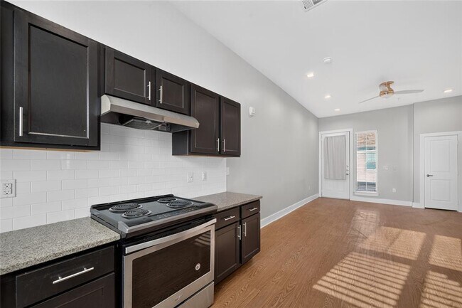 Building Photo - 2400 Louis Henna Blvd