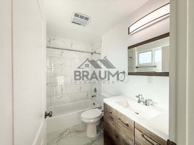 Building Photo - 1423 Franklin St