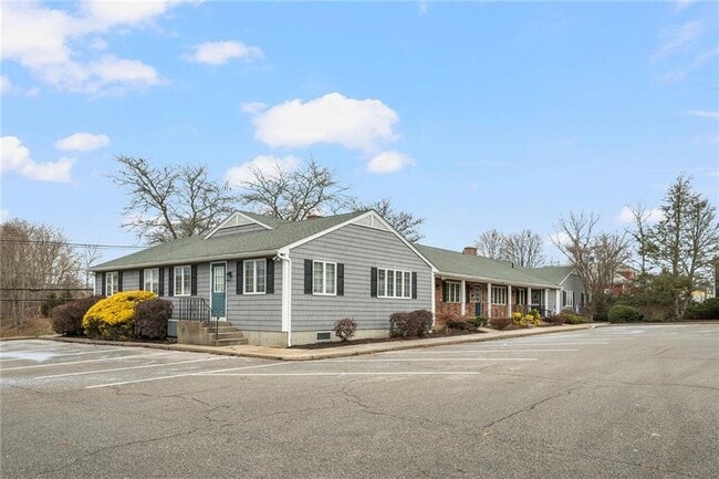 Building Photo - 990 Main St