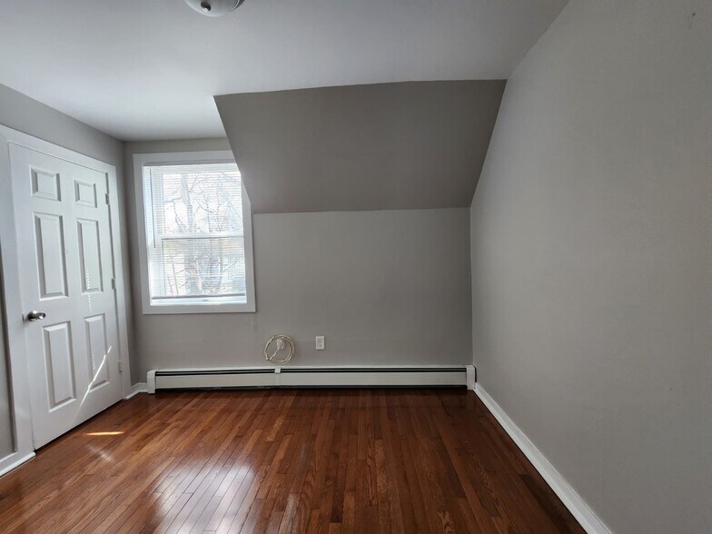 Building Photo - 425 Huntington St