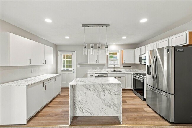 Building Photo - 170 Wistaria Dr