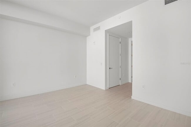 Building Photo - 400 Central Ave