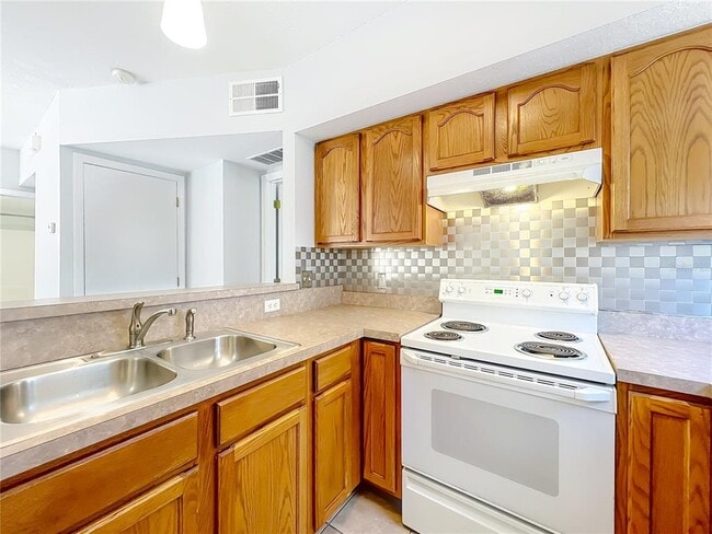 Building Photo - 3101 E Washington St