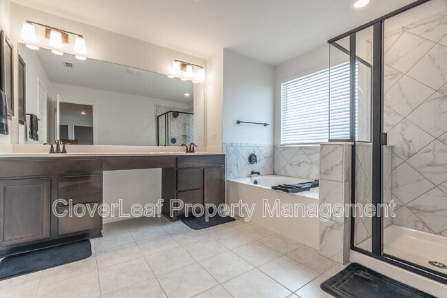 Building Photo - 302 Colonial Blf