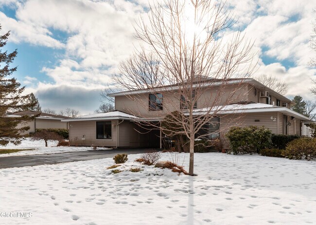 Building Photo - 43 Commons Dr