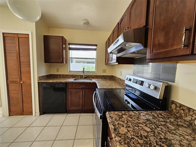 Building Photo - 1202 Regal Ridge Dr