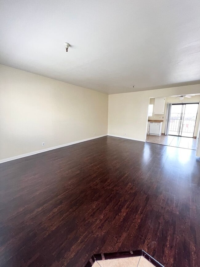 Interior Photo - Yukon (Regent)