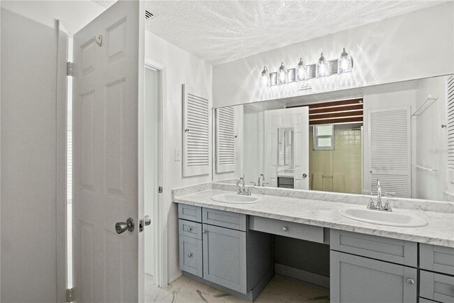 Building Photo - 17511 Canal Shores Dr