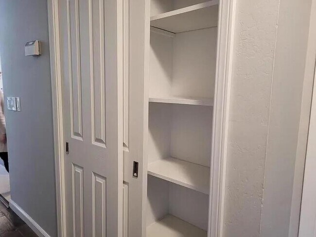 Building Photo - 1172 Park Pacifica Ave