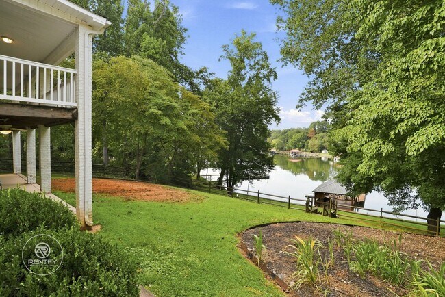 Building Photo - 7088 Wateredge Dr