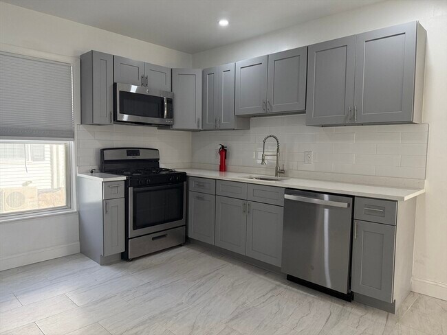 Primary Photo - 15 Linwood St