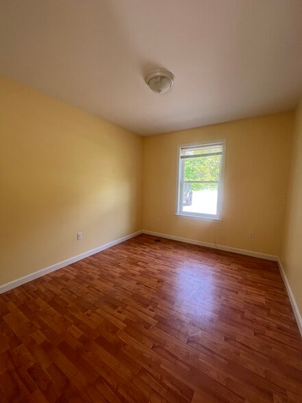 Building Photo - 97 N Main St