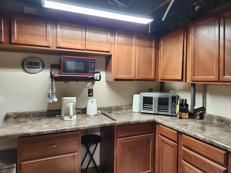 Building Photo - 28210 12th Ave