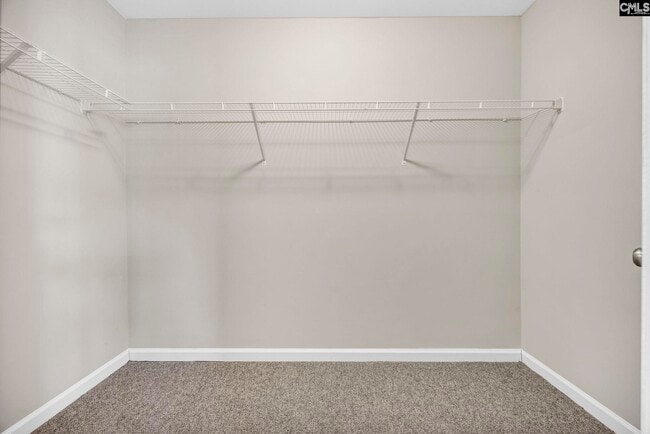 Building Photo - 135 Hunters Grove Dr