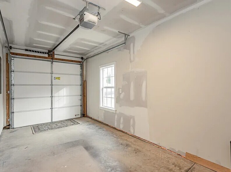 Building Photo - 7380 Pebble Lake Dr