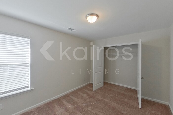 Building Photo - 105 Colonial Wy