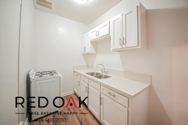 Building Photo - 1111 S Norton Ave