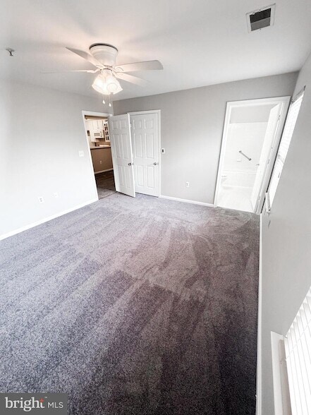 Building Photo - 6500 Lake Park Dr