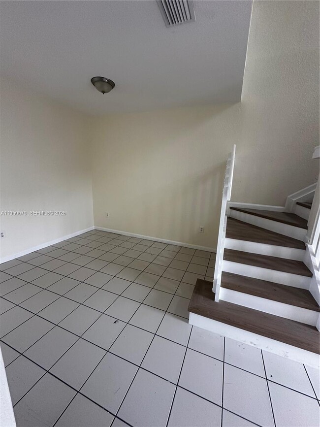 Building Photo - 1440 SE 24th Ct