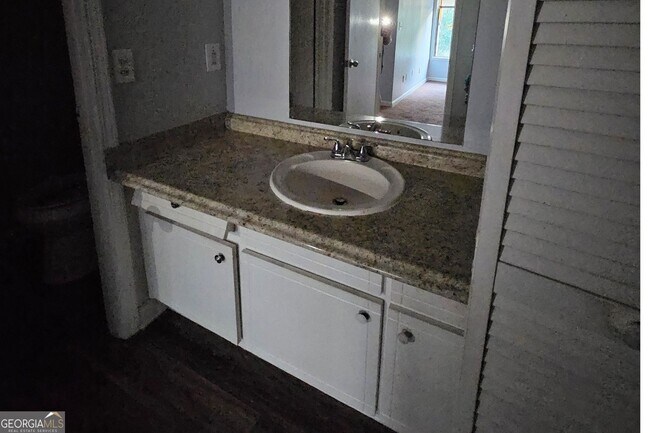 Building Photo - 3575 Oakvale Rd