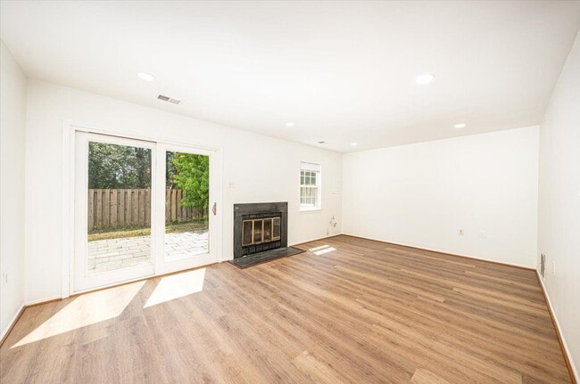 Building Photo - 151 Lazy Hollow Dr