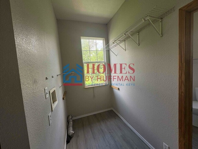 Building Photo - Two Bedroom House | Move in Ready