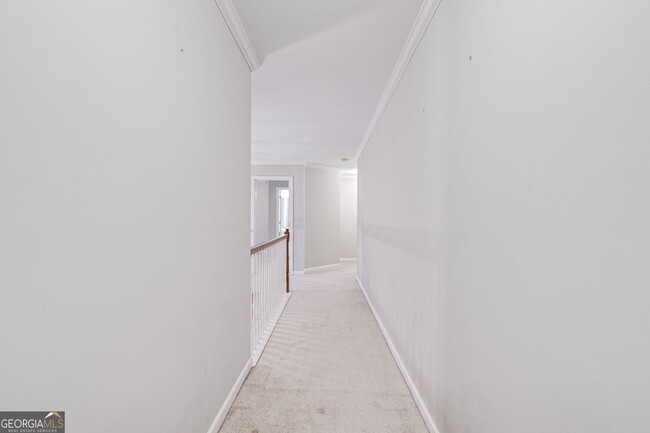 Building Photo - 6875 Ridgefield Dr