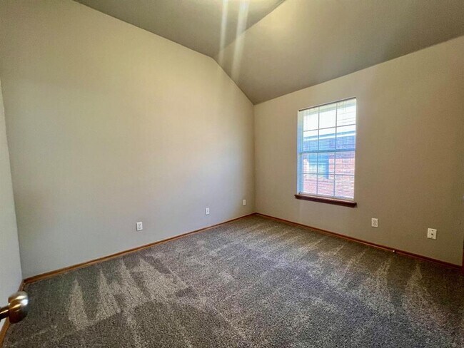 Building Photo - 2909 SE 96th St