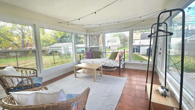 Building Photo - "Charming 3-Bed Oasis in Minneapolis – Spacious 1802 Sq Ft with 2 Full Baths!"