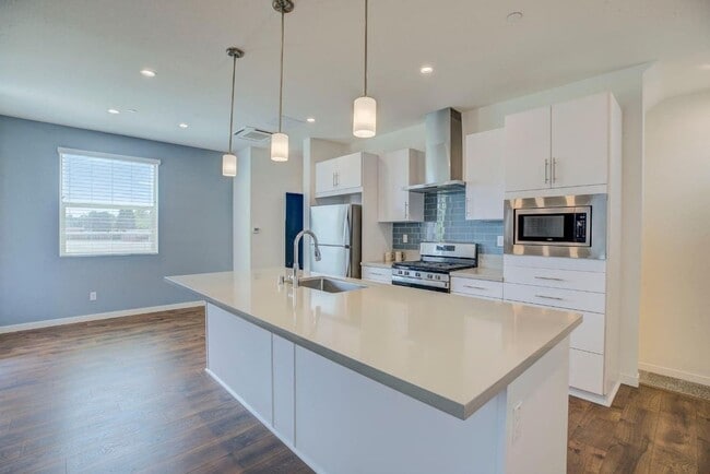 Building Photo - Modern Living at The MIll Gorgeous 2bed/2.5bath home