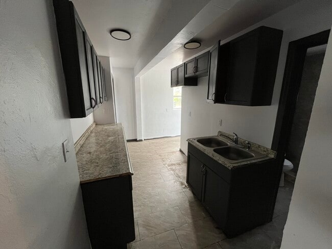 Building Photo - 1507 Ave I