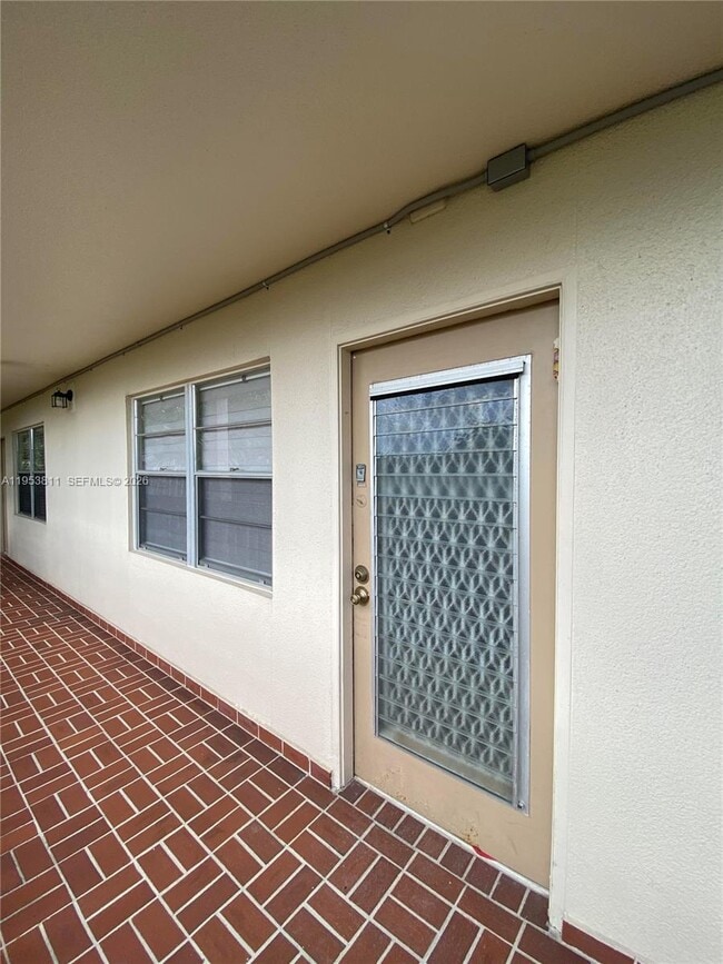 Building Photo - 1903 Bermuda Cir