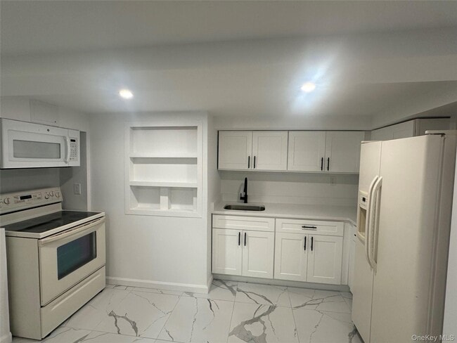 Building Photo - 168 Lenox Ave