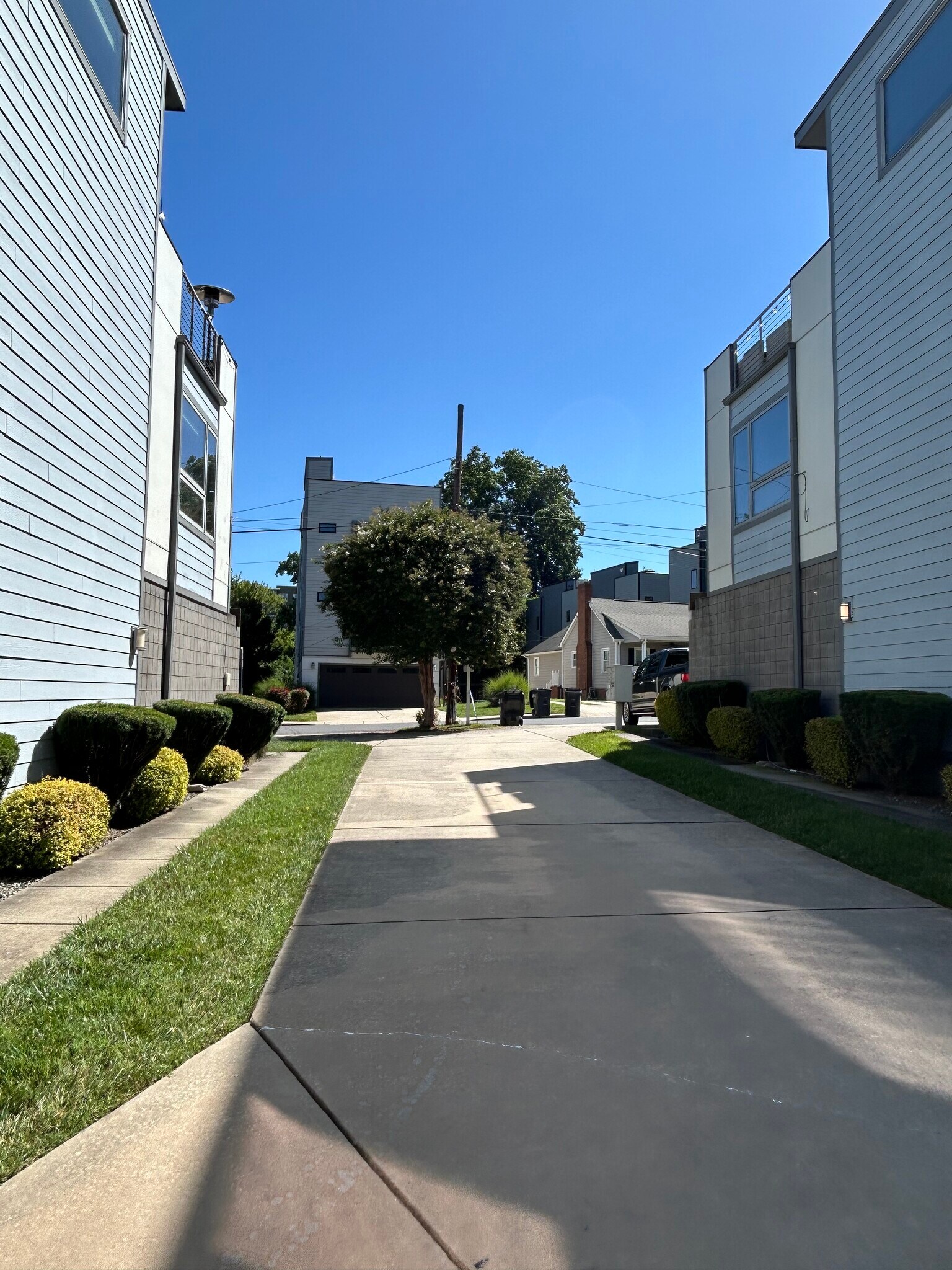 Driveway to the street - 917 Westbrook Drive