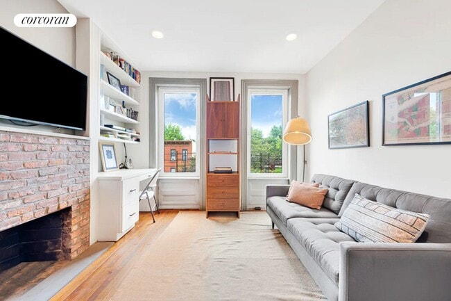 Primary Photo - 475 4th Ave