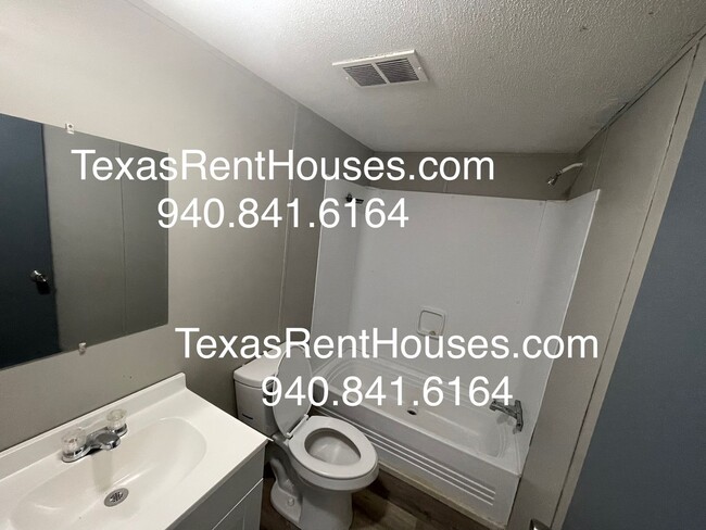 Building Photo - Charming 3-Bedroom Home on 5 Acres – Peace...