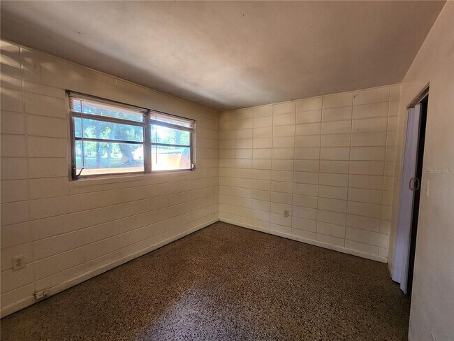 Building Photo - 1931 NW 4th Ave