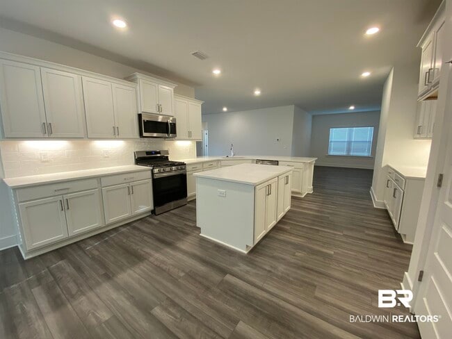 Building Photo - 510 Hardwood Ave