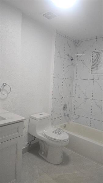 Building Photo - 2801 Riverside Dr